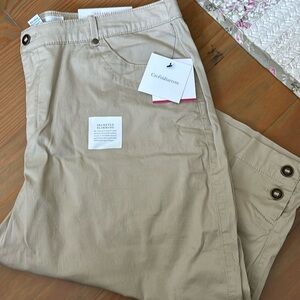 NWT Croft & Barrow Light Tan Khaki Straight Leg Capri Pants Women’s 16 Stretch